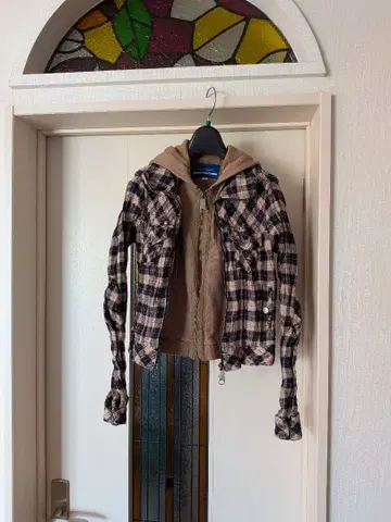 체크 무늬 후드 부착 자켓