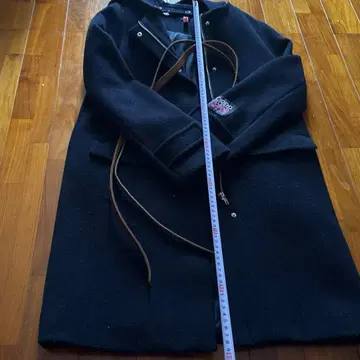 블랙 후드 부착 롱 코트