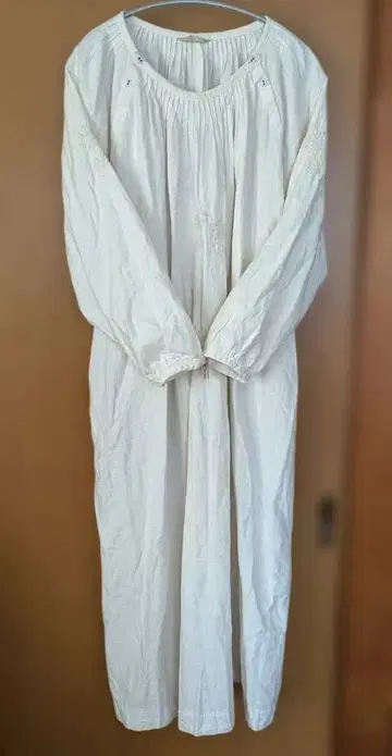 사만사 모스모스 원피스 자수 긴팔 화이트 턱 개더