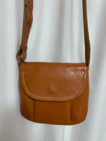 새상품급 Dakota 브라운 숄더백