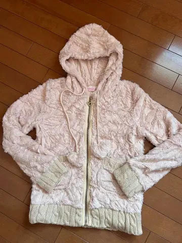 TRALALA 하트 폼폼 후드티 아이보리