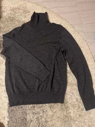 EDIFICE 다크 그레이 터틀넥 M