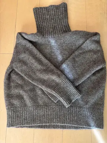 GALERIE VIE 갤러리 바이 야크 카멜 터틀넥 스웨터