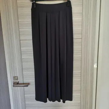 요건 레일 새상품급 모달, 면 네이비 계열 니트 턱 스커트 바바구리