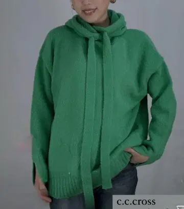 후드 부착 그린 니트 스웨터