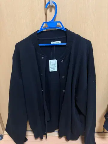 블랙 가디건 앞면 버튼식