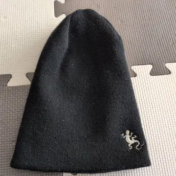 Agnes b 애니에스 베 도마뱀 자수 블랙 니트 모자