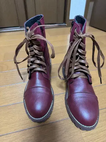 버건디 레이스업 부츠