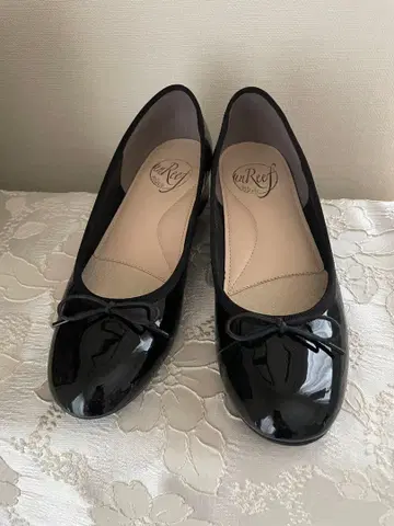 unReef 에나멜 펌프스 23 블랙 레인 신발