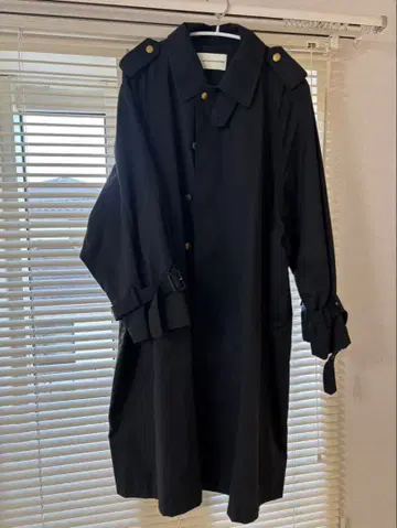 GU beautiful people 콜라보 블랙 코트