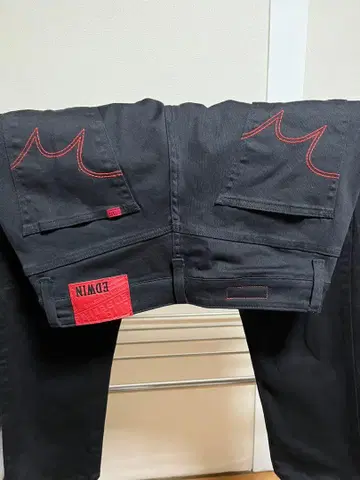 EDWIN 블랙 테이퍼드 스키니