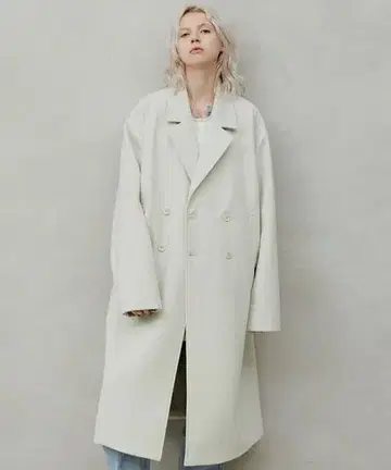 화이트 더블 브레스트 코트