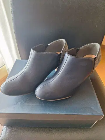 미사용 새상품 네이비 합성 피혁 트위드 힐 포함 부티