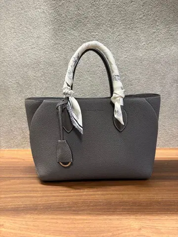 보나베추라 그레이 가죽 토트백 스카프 포함