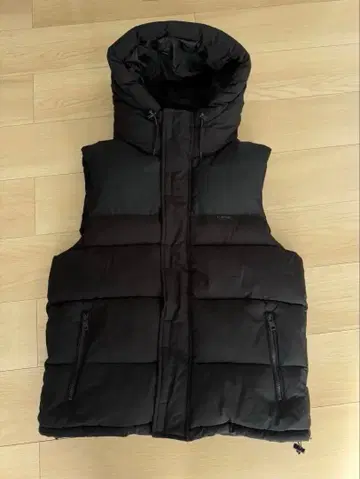 ZARA 후드 부착 다운 베스트 M 사이즈 블랙