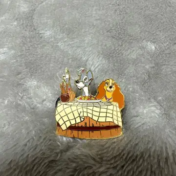 디즈니 Disney 와 핀 핀 배지 Lady Trump