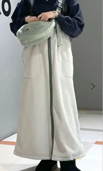 niko and [미사용] 플리스 오버롤 스커트