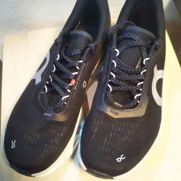 On Cloudmonster 2 블랙 스니커즈