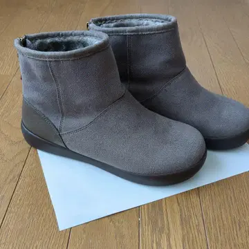 그레이 스웨이드풍 숏부츠