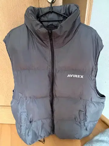 AVIREX 그레이 다운 베스트