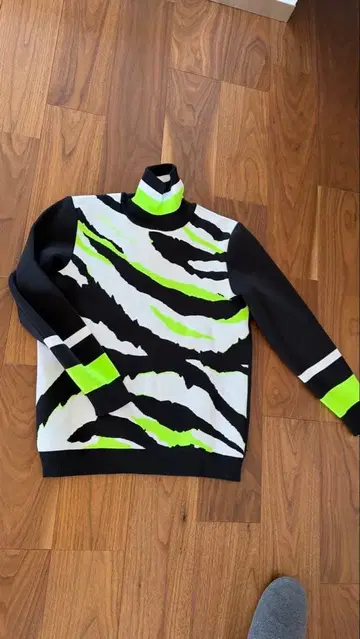 DECEMBERMAY 제브라 패턴 터틀넥 스웨터