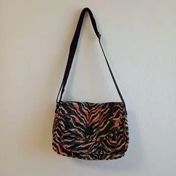 호피 무늬 숄더백 중형