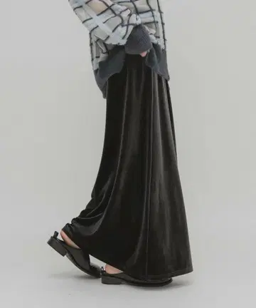 새상품 KBF 벨로아 내로우 스커트