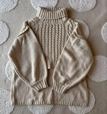 아이보리 케이블 니트 터틀넥