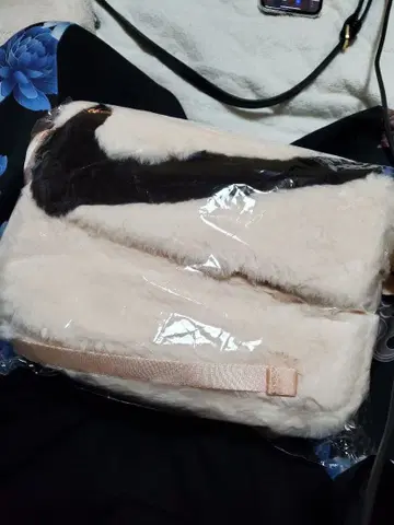 NIKE 복슬복슬 숄더백