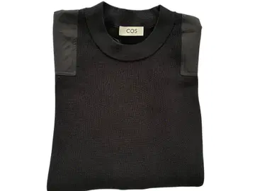 COS 블랙 니트 스웨터