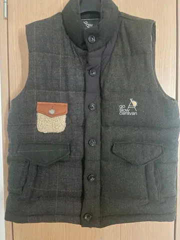 GO SLOW CARAVAN 다운 베스트 다크 그레이 체크 무늬