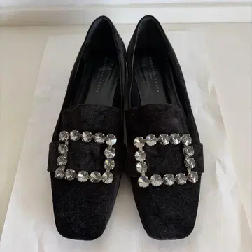 블랙 스웨이드풍 플랫슈즈 스톤 장식