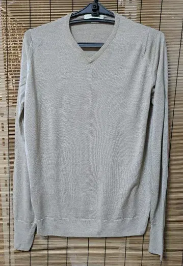 새상품급 존스메들리 V넥 스웨터 남성용