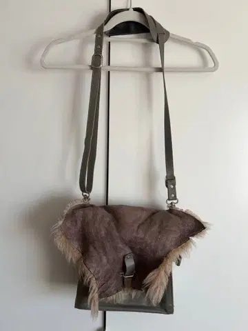 인조 모피 숄더백