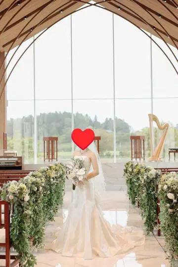 엘레강트한 크림색 웨딩 드레스