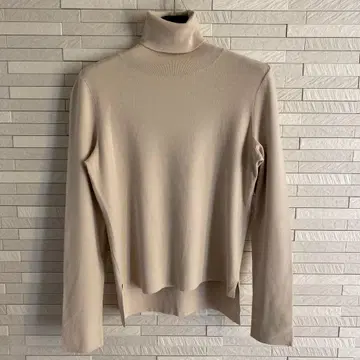 FOXEY NEW YORK 베이지 터틀넥 긴팔 스웨터
