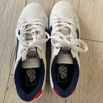 VANS 화이트/네이비 스니커즈