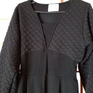 neuna  퀼팅 절개 롱 원피스 블랙 FREE