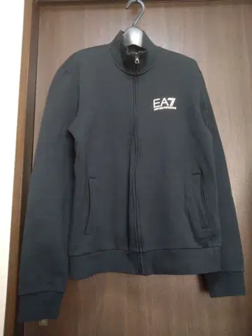 EA7 블랙 집업 자켓 L5