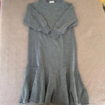 그레이 긴팔 니트 원피스 플레어 스커트