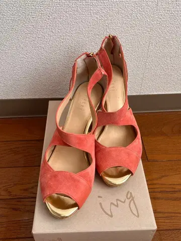 Pitti 코랄 핑크 스웨이드 샌들