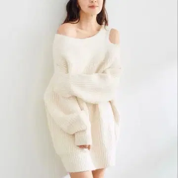 아이보리 오프숄더 니트 원피스