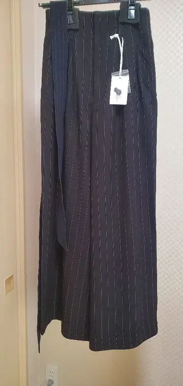 다크 네이비 스트라이프 와이드 팬츠