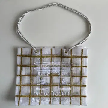 브리짓 타나카 개선문