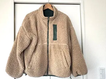 베이지 플리스 자켓 지퍼 포켓 부착