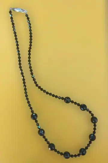 블랙 비즈 목걸이 다면체 디자인