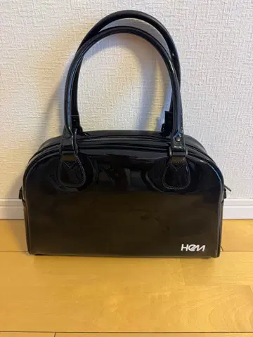 HeM 블랙 핸드백 에나멜