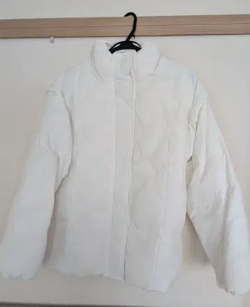 화이트 소매 탈부착 2WAY 다운 자켓