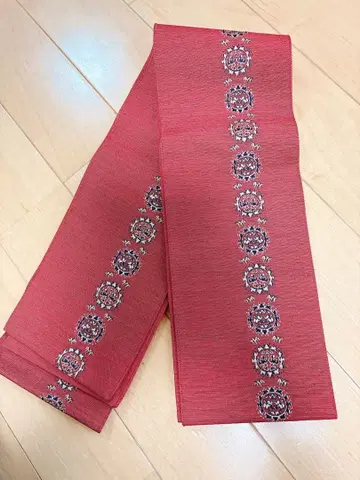 빨간색 자수 장식 반폭 오비