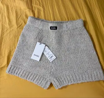 시착만 한 상품. 이번 시즌 스나이델 로빙 니트 숏팬츠 아이보리